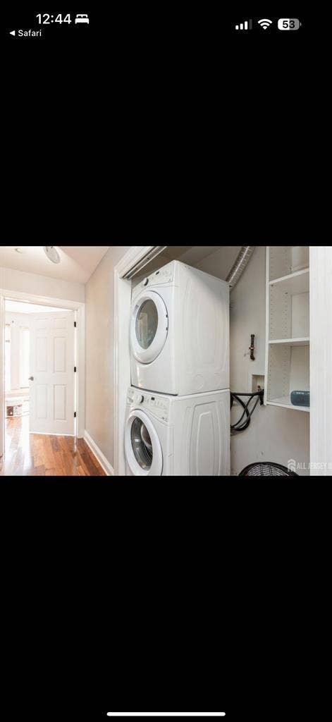 Looking for 2 roommates.
