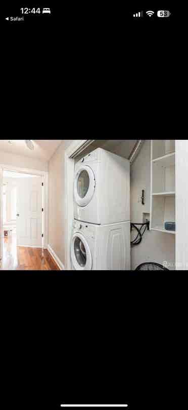 Looking for 2 roommates.
