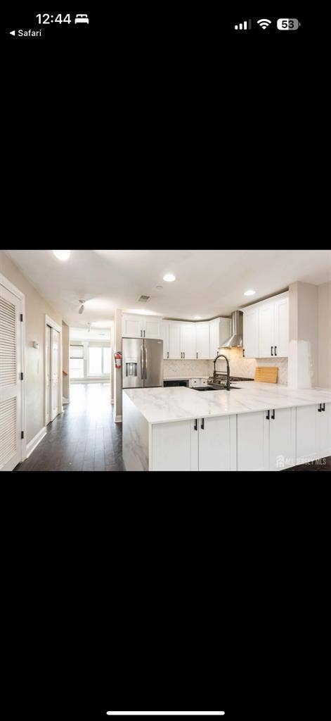 Looking for 2 roommates.