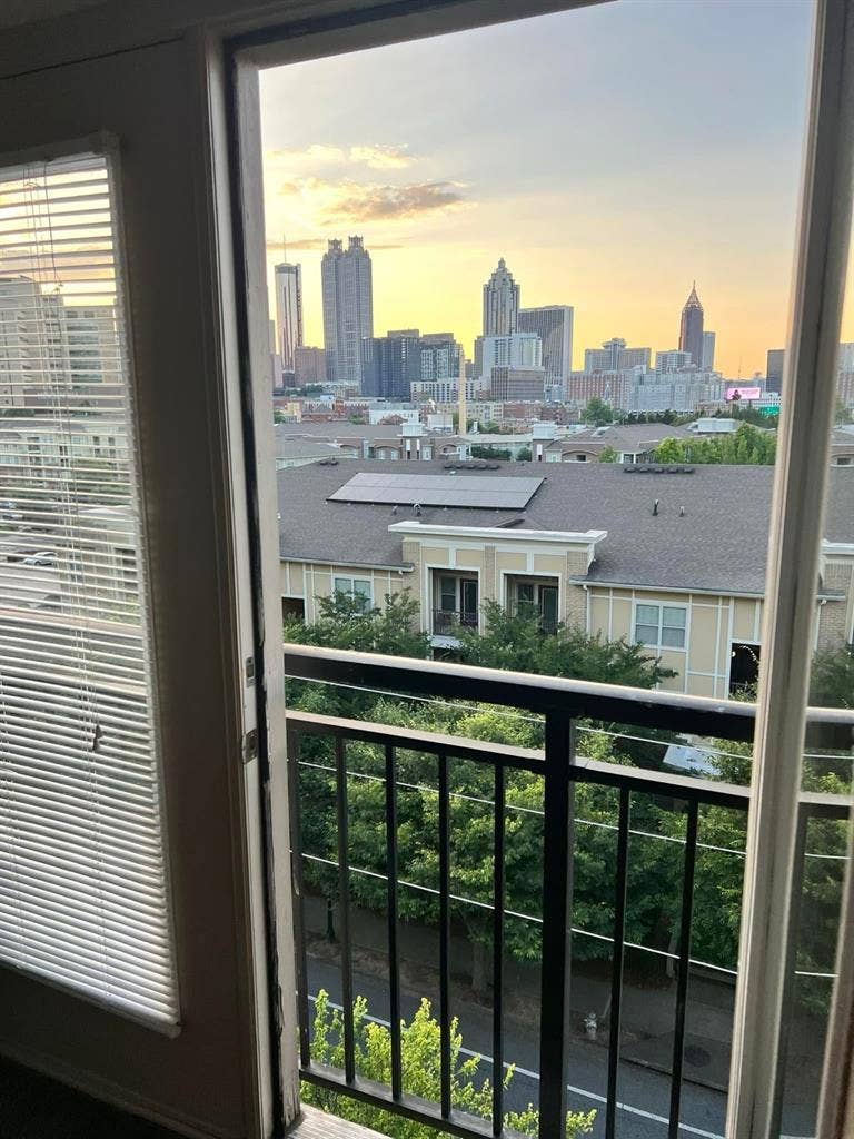 Looking for 2 female roommates!!