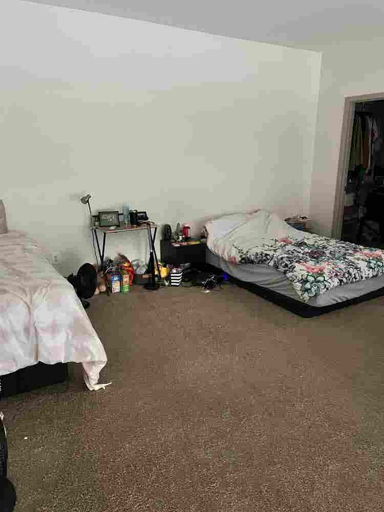 Looking for 2 female roommates!!