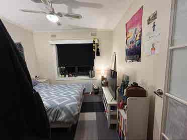 Share House Bedroom Available