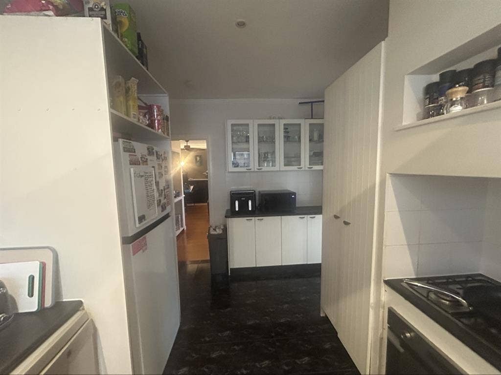 Share House Bedroom Available
