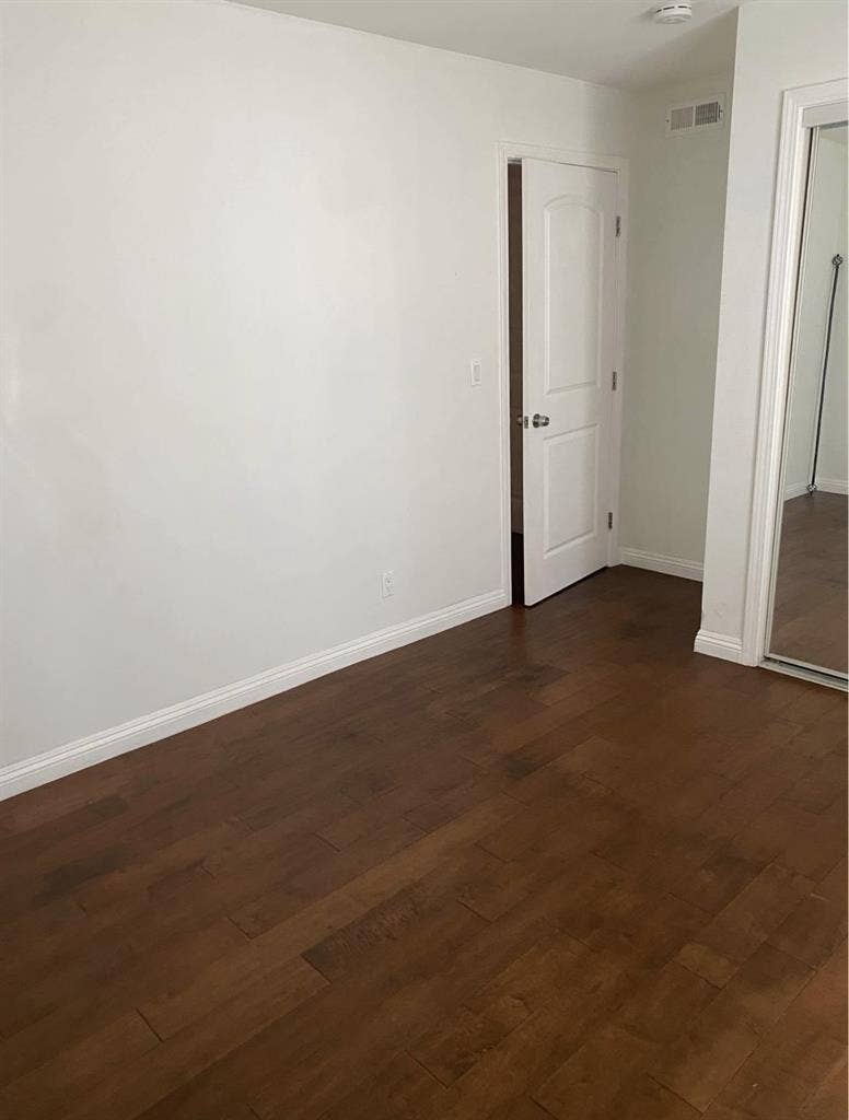 Room for rent in Koreatown