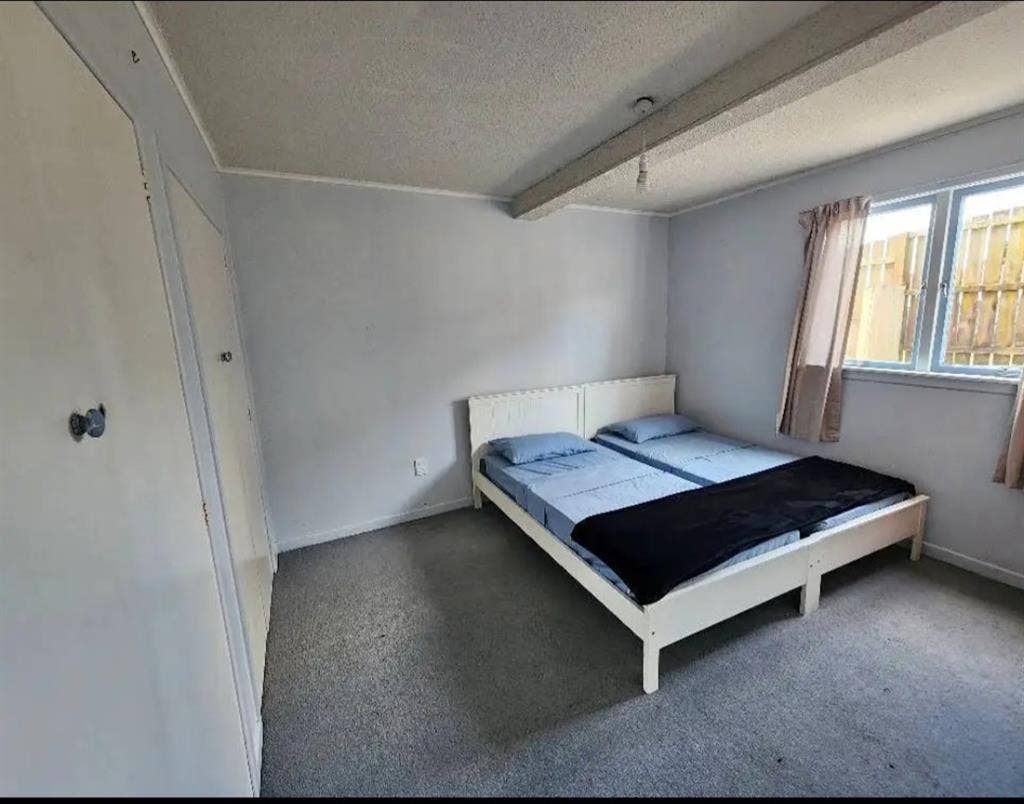 Room for rent in sharing