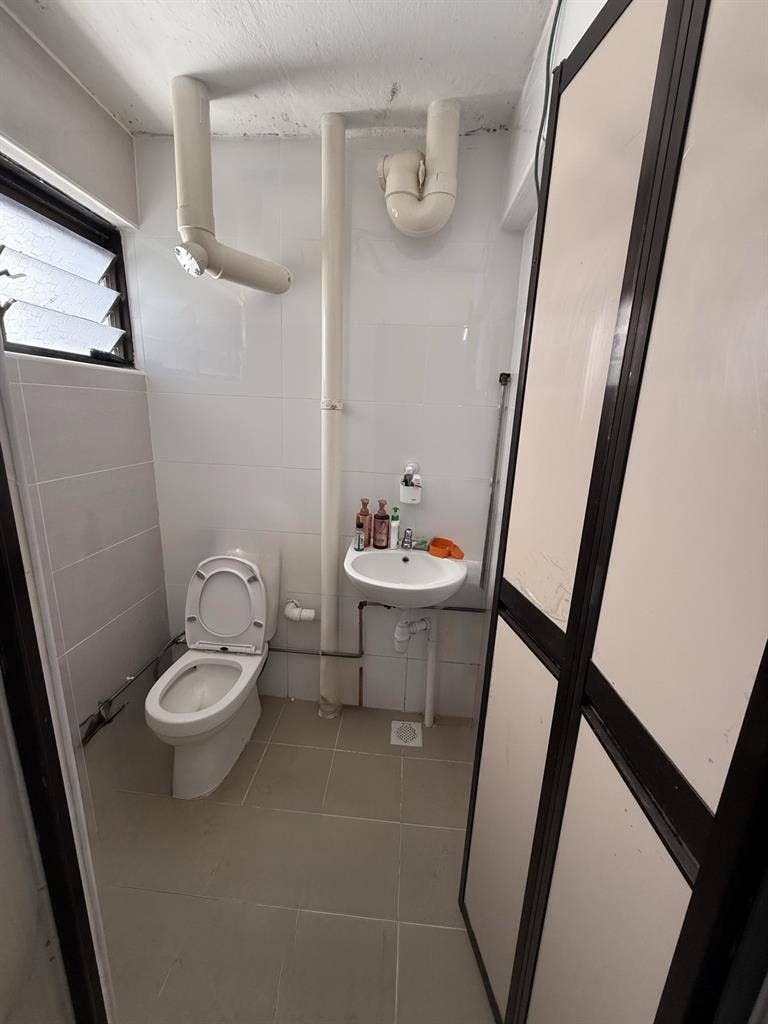 Master bed room ave Bukit Batok