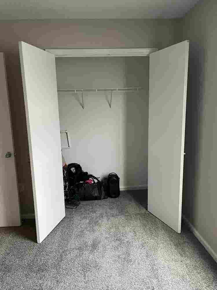 Hey I’m Cali looking for a Roomate