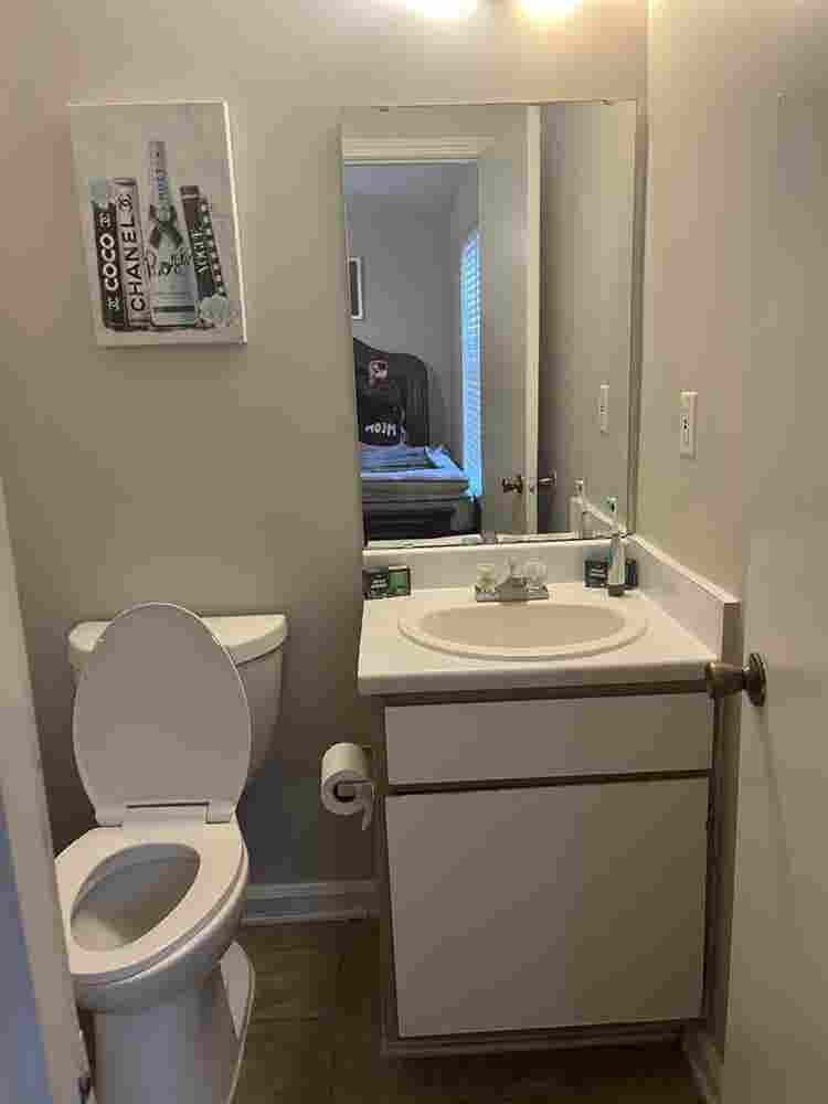 Hey I’m Cali looking for a Roomate