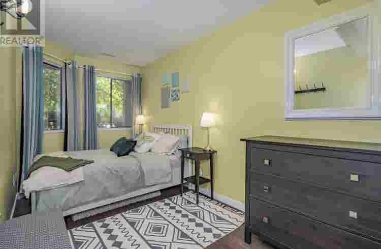 Private bedroom near SFU & Skytrain