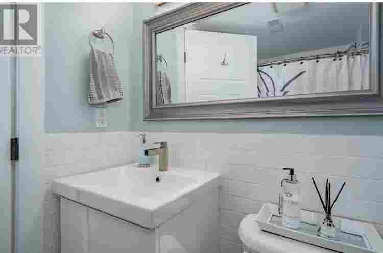 Private bedroom near SFU & Skytrain