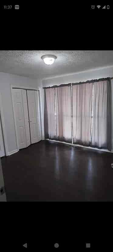 Room for rent with shared bathroom