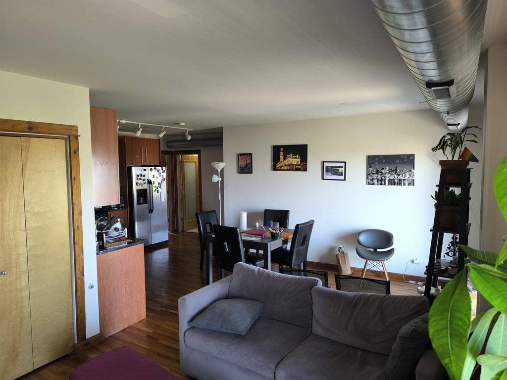 Sublease unit  Bat Hyde Park