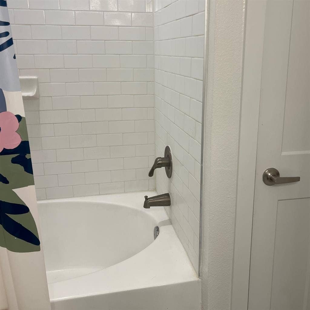 Room 4 rent in a 2 bedroom apt