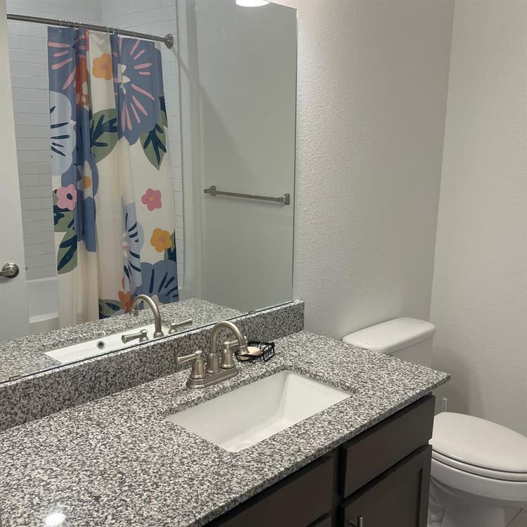 Room 4 rent in a 2 bedroom apt