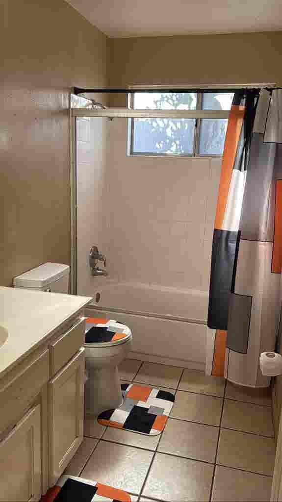 Room available(FEMALE only)