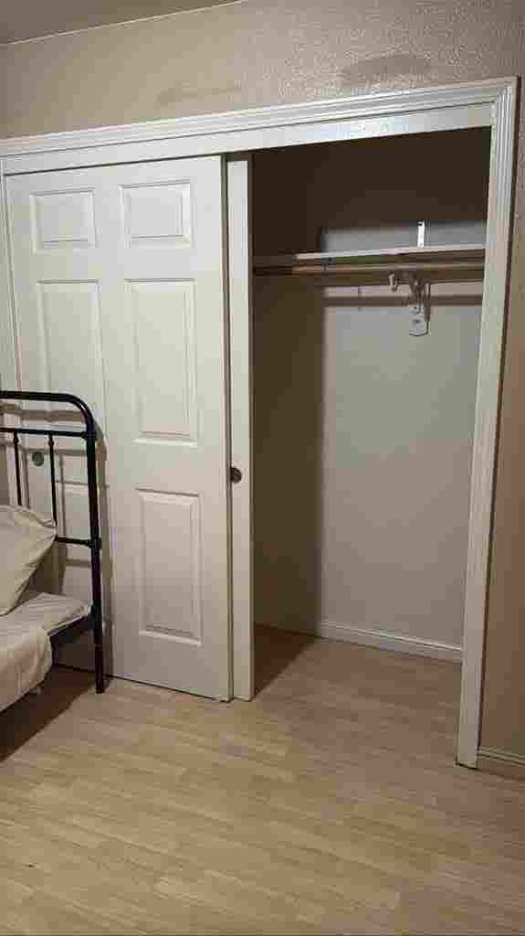 Room for rent 1 available