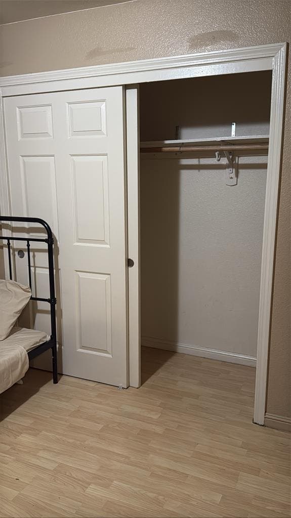 Room available(FEMALE only)