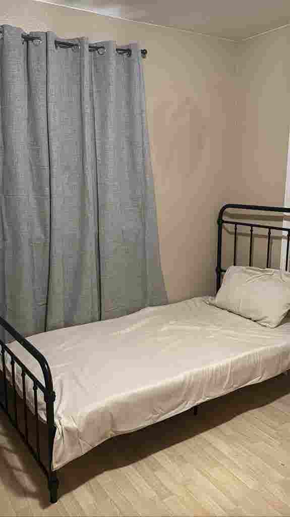 Room for rent 1 available