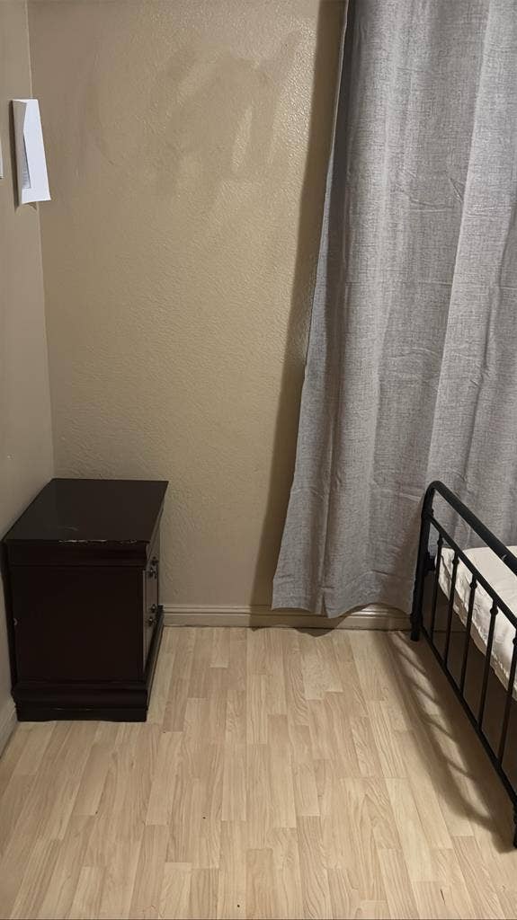 Room for rent 1 available