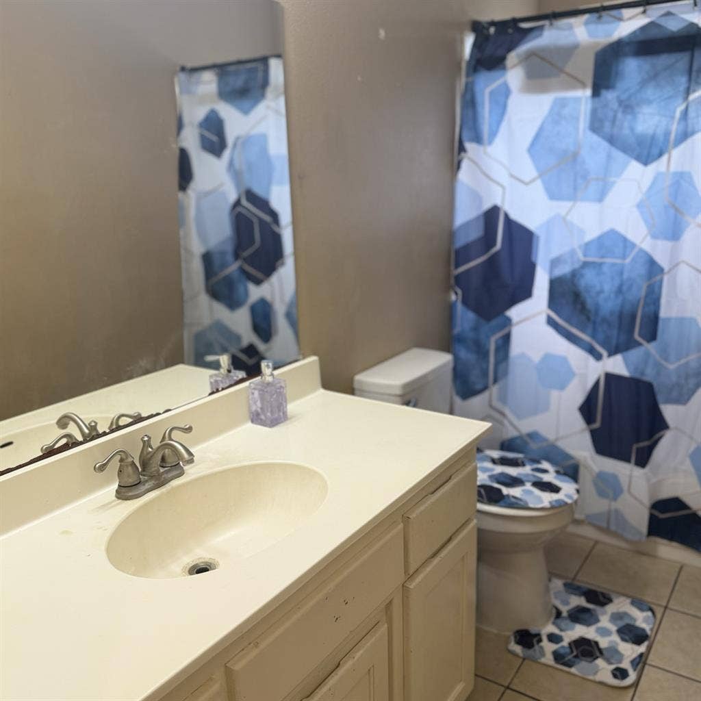 Room for rent 1 available