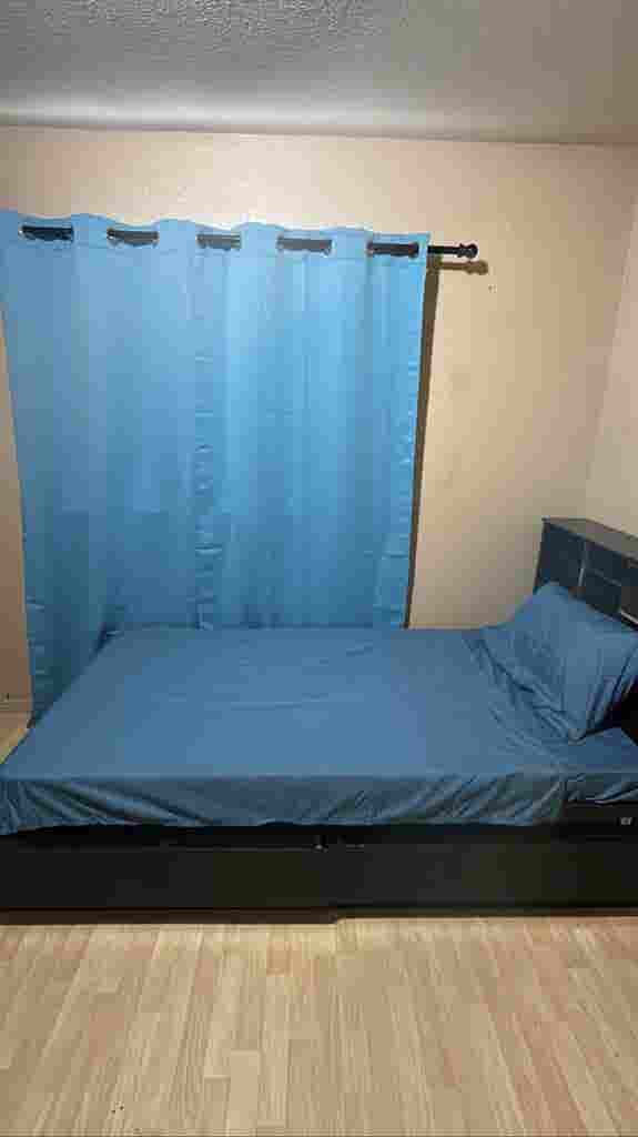 Room available(FEMALE only)