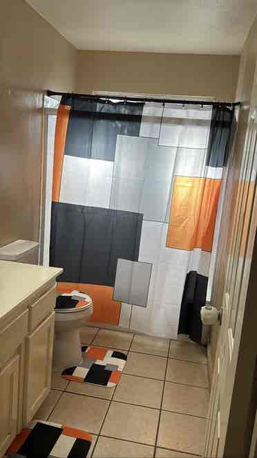 Room for rent 1 available