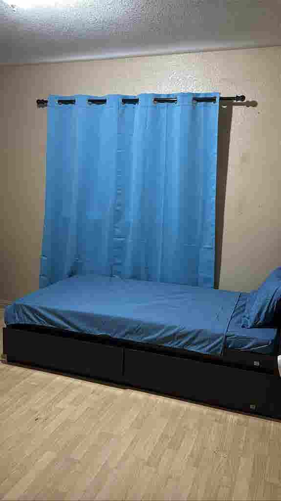Room available(FEMALE only)