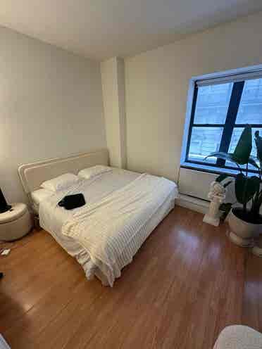✨ Spacious Room in Midtown South ✨