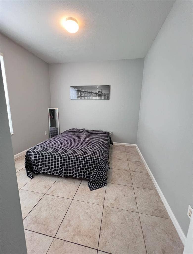 Room for rent at Metro west