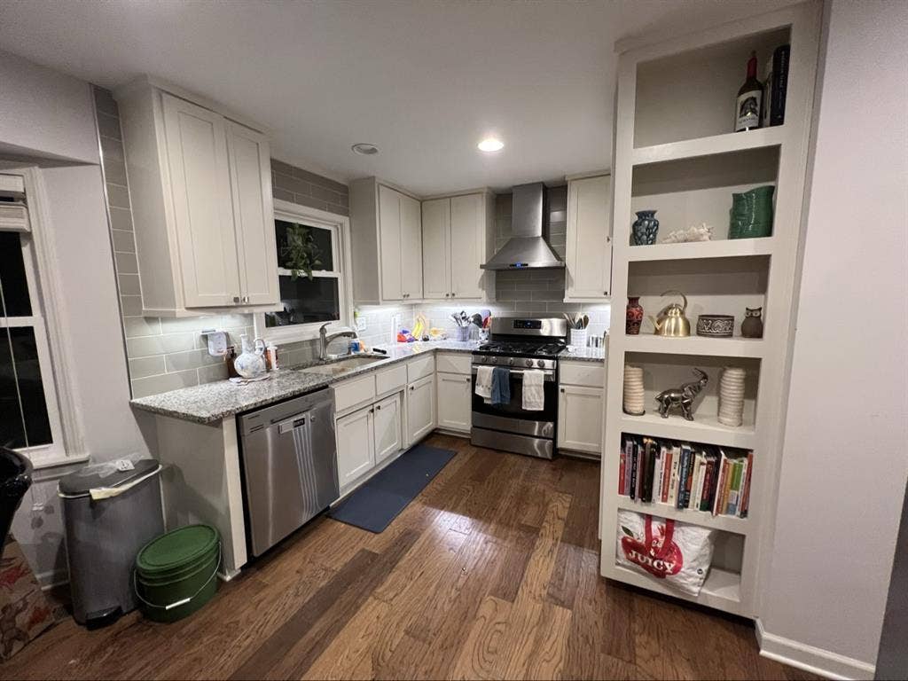 Seeking female grad student roomie