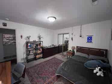 Seeking female grad student roomie
