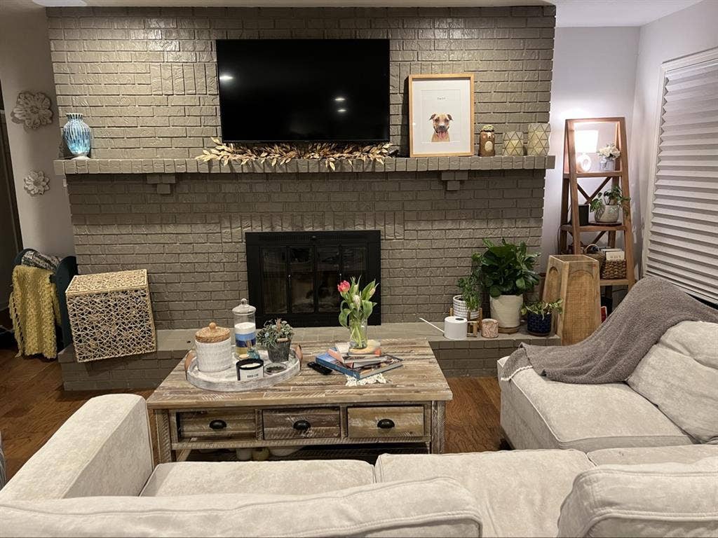 Seeking female grad student roomie