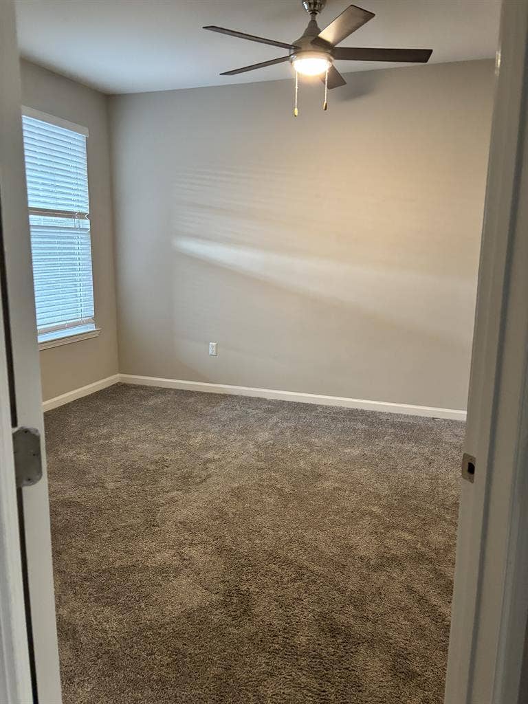 BEDROOM AVAILABLE NOW! - BA