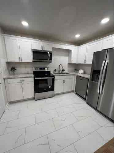 BIG ROOM, PRIV BATH, WALK IN CLOSET