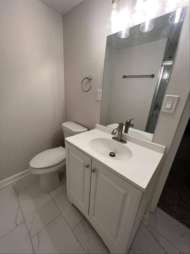 BIG ROOM, PRIV BATH, WALK IN CLOSET