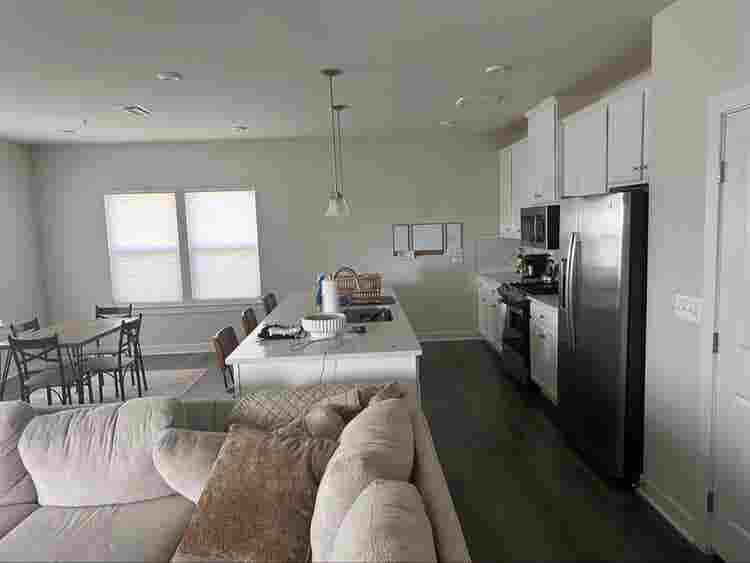 Looking for Roomate