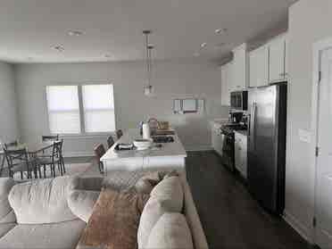 Looking for Roomate