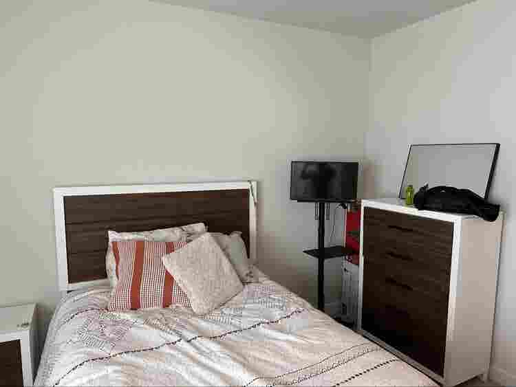 Looking for Roomate