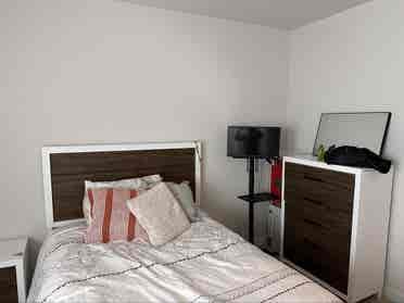 Looking for Roomate