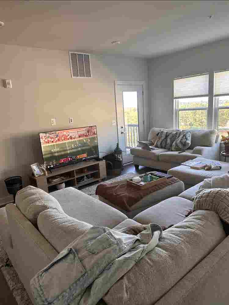 Looking for Roomate