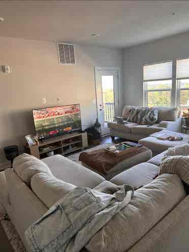 Looking for Roomate
