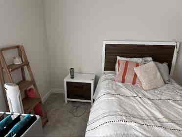 Looking for Roomate