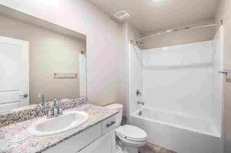 Girl seeking girl roomie in SW home