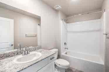 Girl seeking girl roomie in SW home