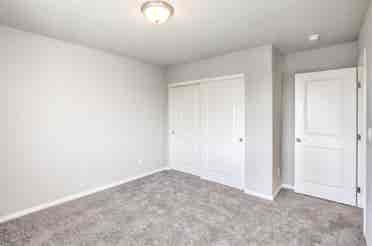 Girl seeking girl roomie in SW home
