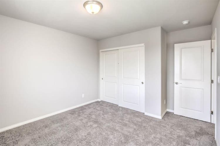 Girl seeking girl roomie in SW home
