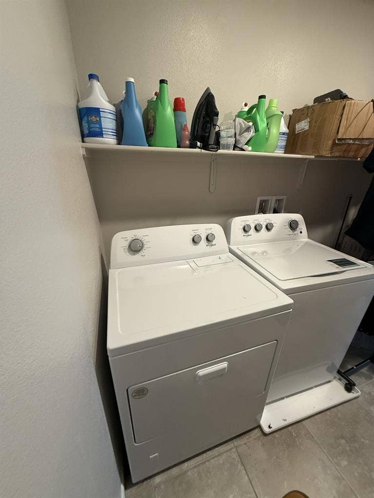 Girl seeking girl roomie in SW home