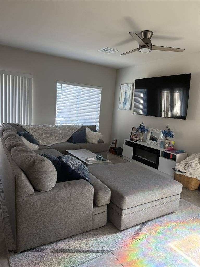 Girl seeking girl roomie in SW home