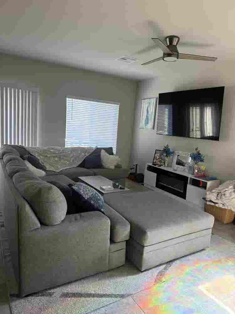 Girl seeking girl roomie in SW home