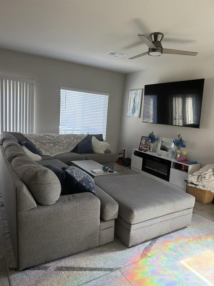 Girl seeking girl roomie in SW home